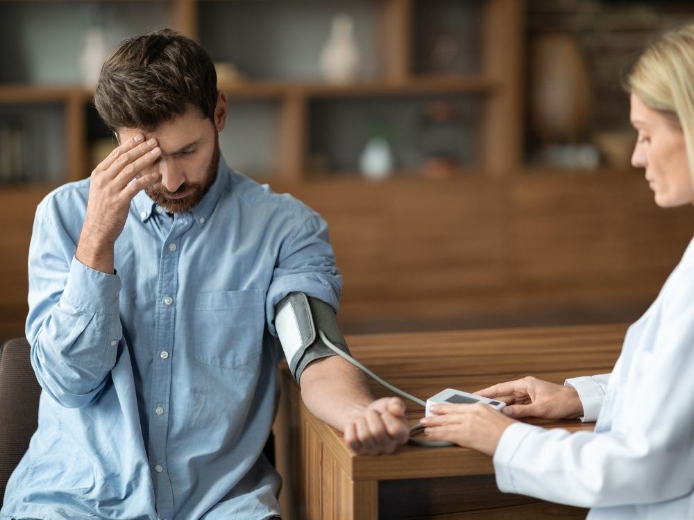Pressione-alta-sintomi-rischi-e-consigli-per-tenerla-sotto-controllo-Consigli-per-la-salute-Centro-medico-Fleming.jpg